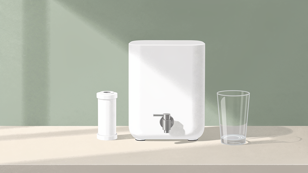 Illustration of an unbranded countertop water filter beside a spare cartridge and an empty glass